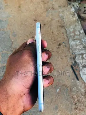 Apple iPhone SE 2 (Used)