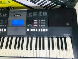Yamaha PSR E423 Keyboard