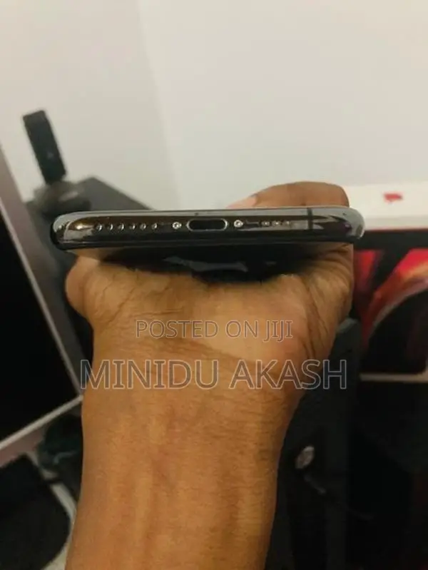 Apple iPhone XS (Used)