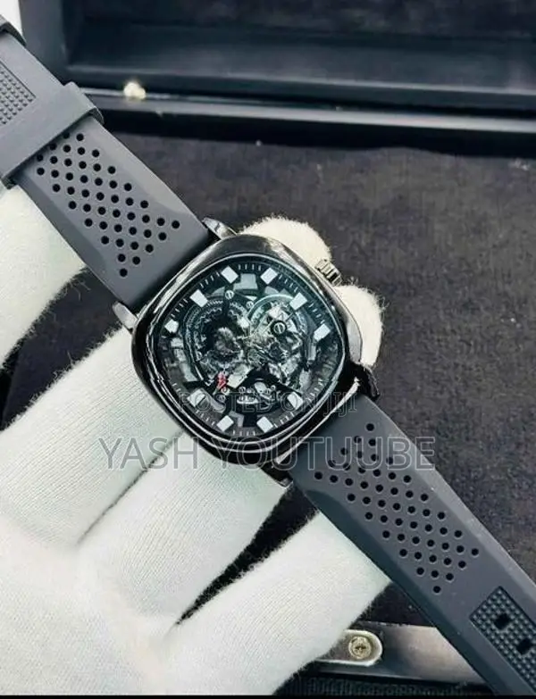 Watch Lee Cooper
