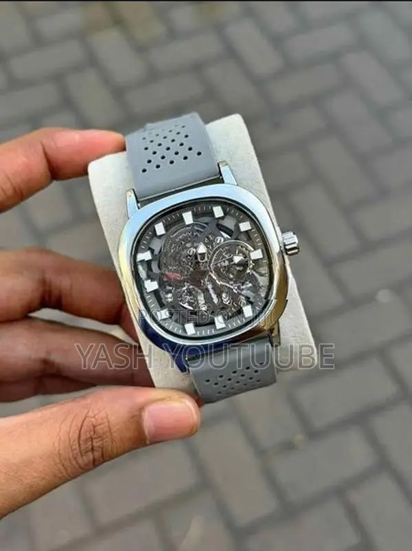 Watch Lee Cooper