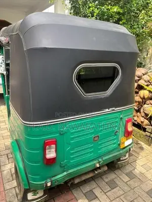 Bajaj RE 2015
