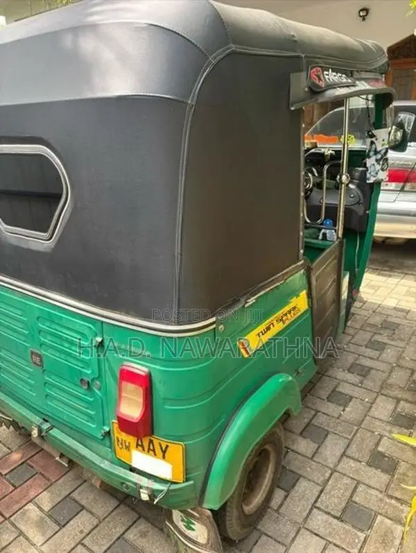 Bajaj RE 2015