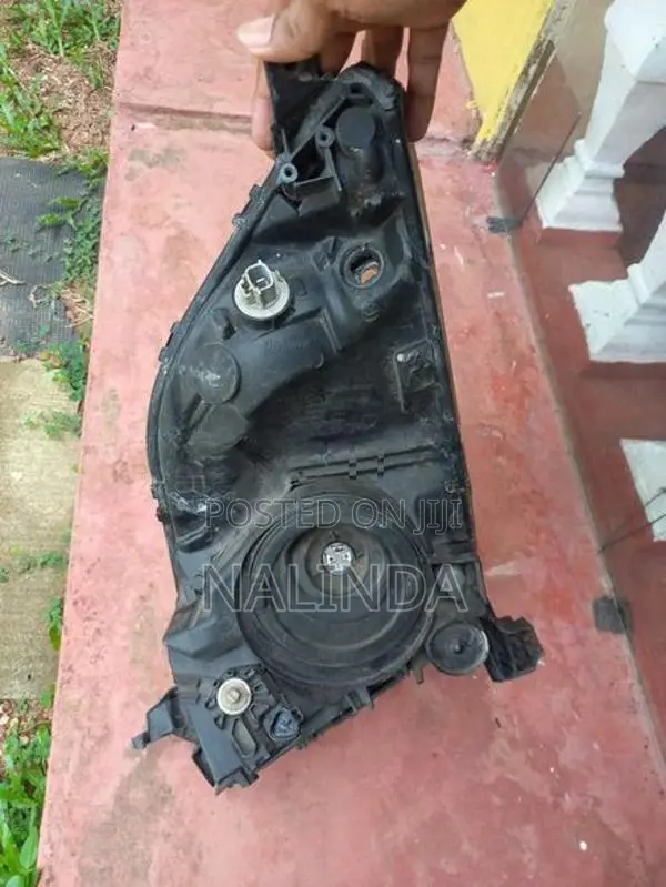 Prius 20 Genuine Right Side Headlight Complete with Auto Focus Unit