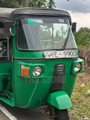Bajaj RE 205 2010