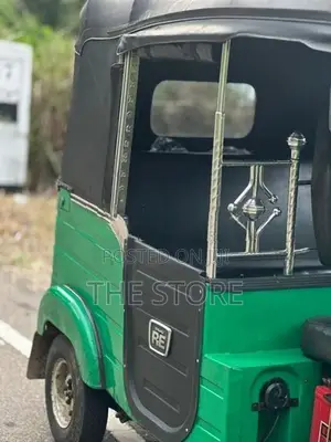 Bajaj RE 205 2010