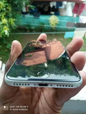 Apple iPhone SE 2 (Used)
