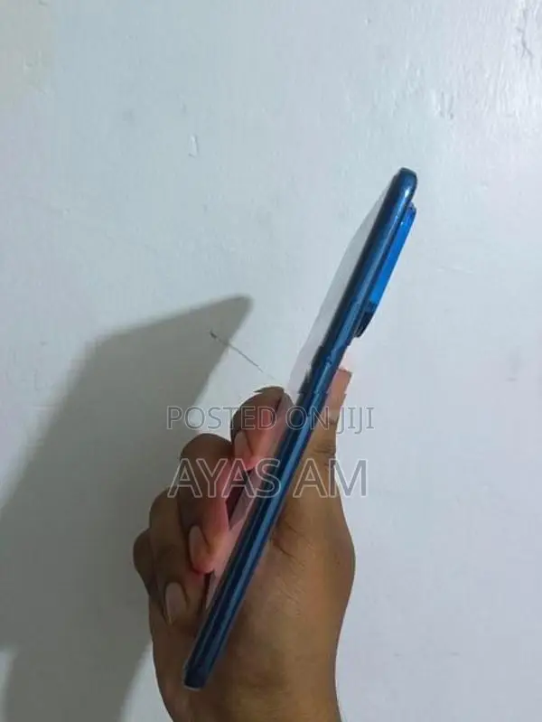 Vivo V60 5G (8,256GB) (Used)