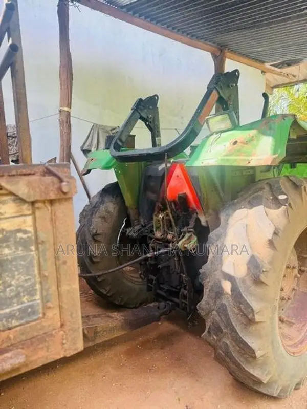 John Deere 5047 2016