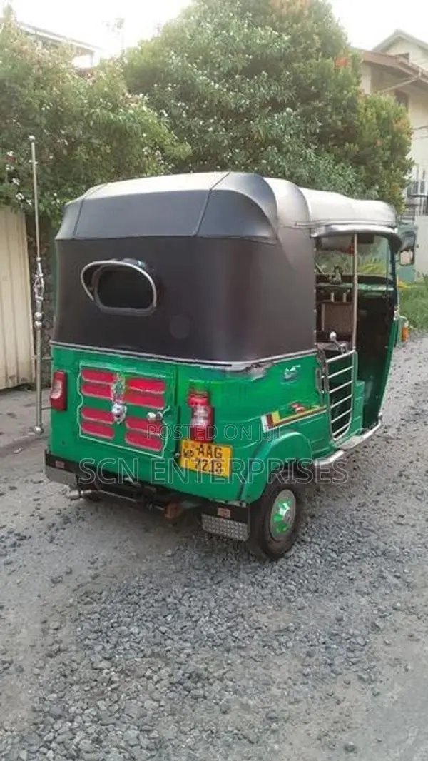 Bajaj RE 2013