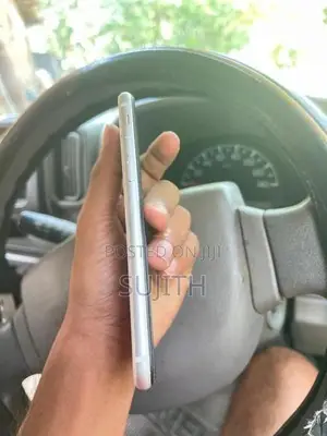 Apple iPhone SE 2 (Used)
