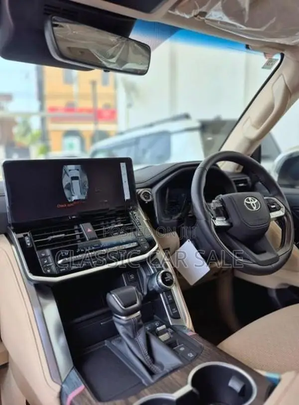 Toyota Land Cruiser ZX 2025