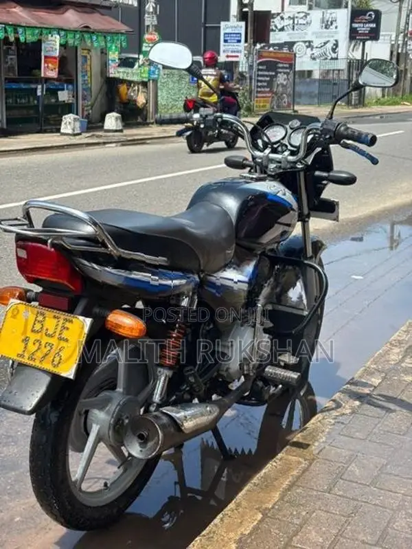 Bajaj CT100 2023