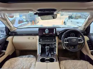 Toyota Land Cruiser ZX 2025