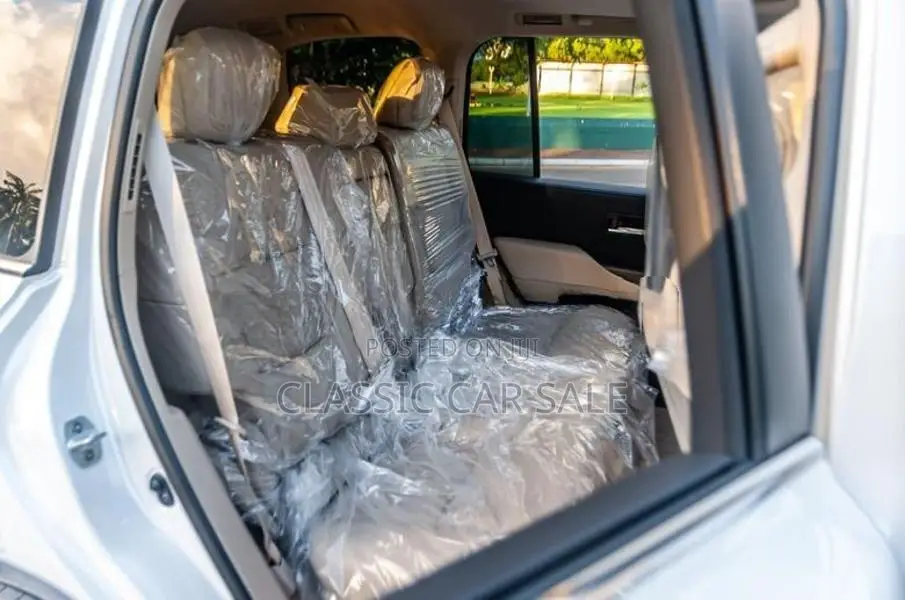 Toyota Land Cruiser ZX 2025