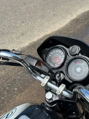 Bajaj CT100 2023