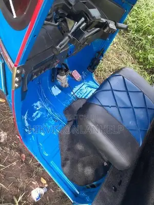 Bajaj RE 205 2011