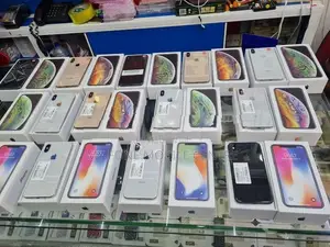 Apple iPhone XS 256GB NEW SEAL PACK. (Brand New)