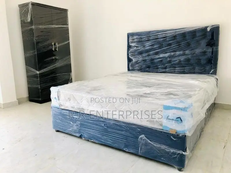 New 6*5 Ft Queen Cushion Divan Bed with Spring Mattresses