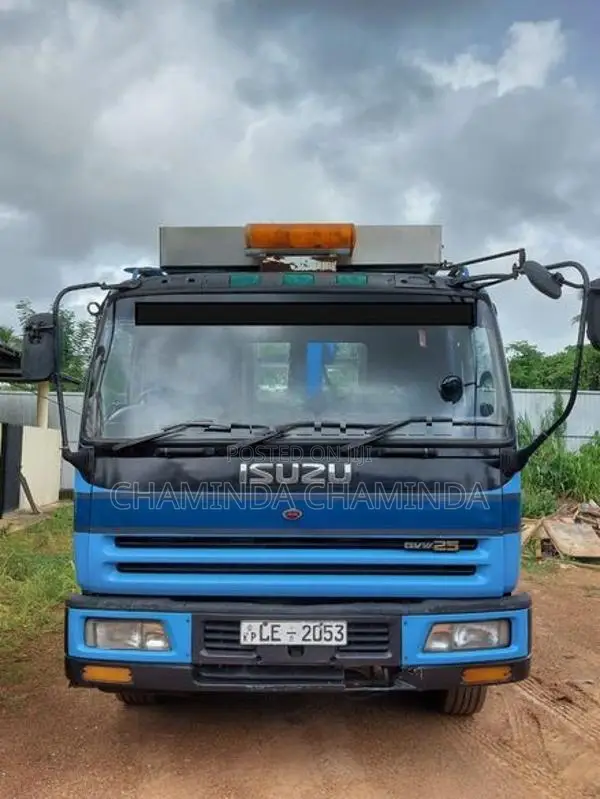 Isuzu Giga Boom Truck 1996