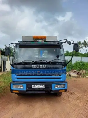Isuzu Giga Boom Truck 1996