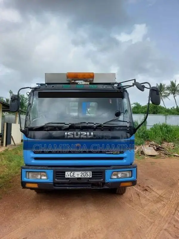 Isuzu Giga Boom Truck 1996