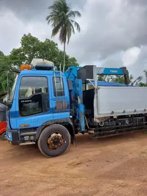Isuzu Giga Boom Truck 1996