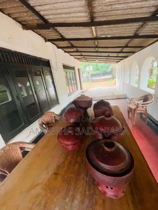 මැටි වලන්