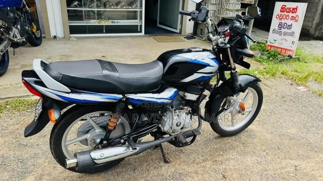 Bajaj CT100 2025