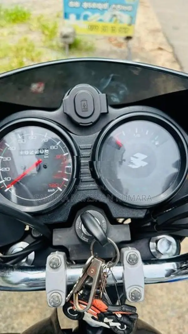 Bajaj CT100 2025