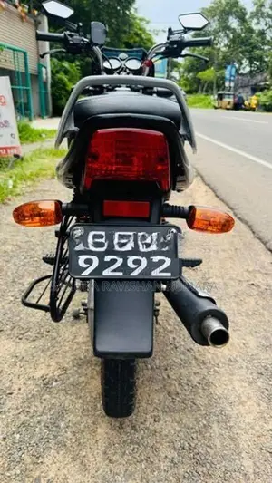 Bajaj CT100 2025