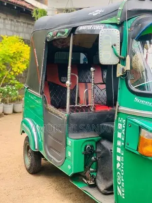 Bajaj RE 2011