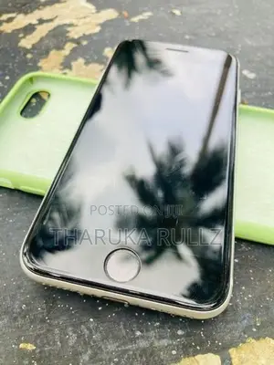 Apple iPhone SE 2 (Used)