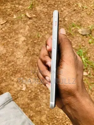 Apple iPhone SE 2 (Used)