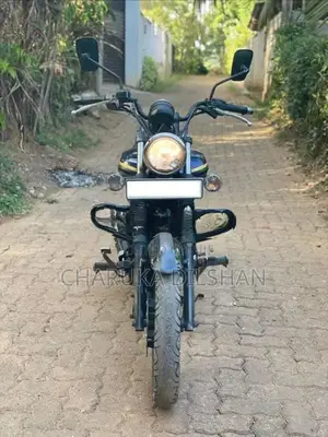 Bajaj Avenger Street 2016
