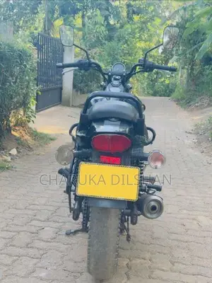 Bajaj Avenger Street 2016