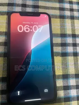 Apple iPhone XR (Used)