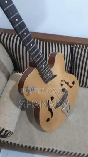 Box Guitar