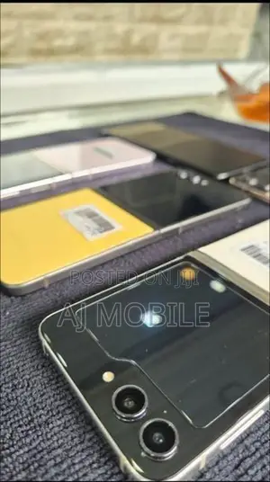 Samsung Galaxy Z Flip 6 256GB (Used)