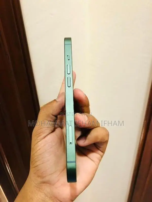 Apple iPhone 13 (Used)