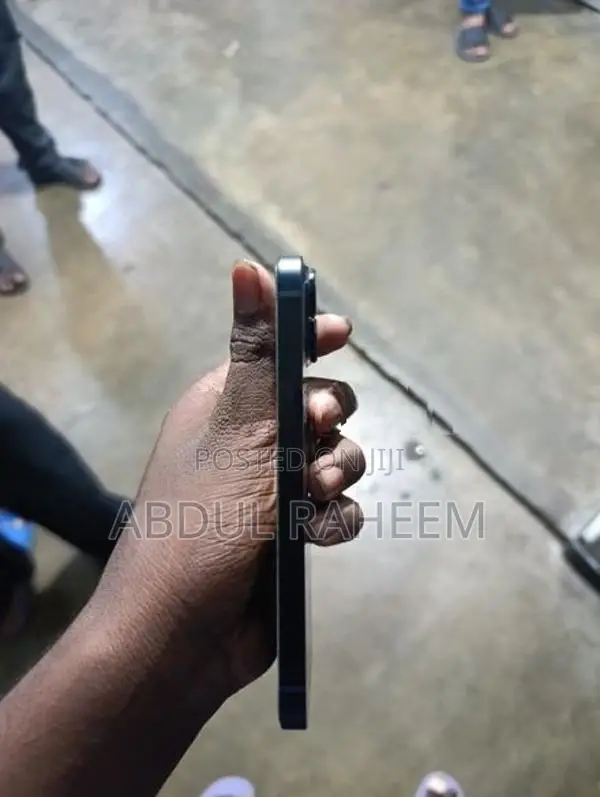 Apple iPhone 14 (Used)