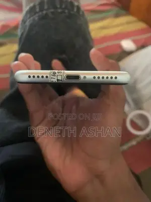 Apple iPhone SE 2 (Used)