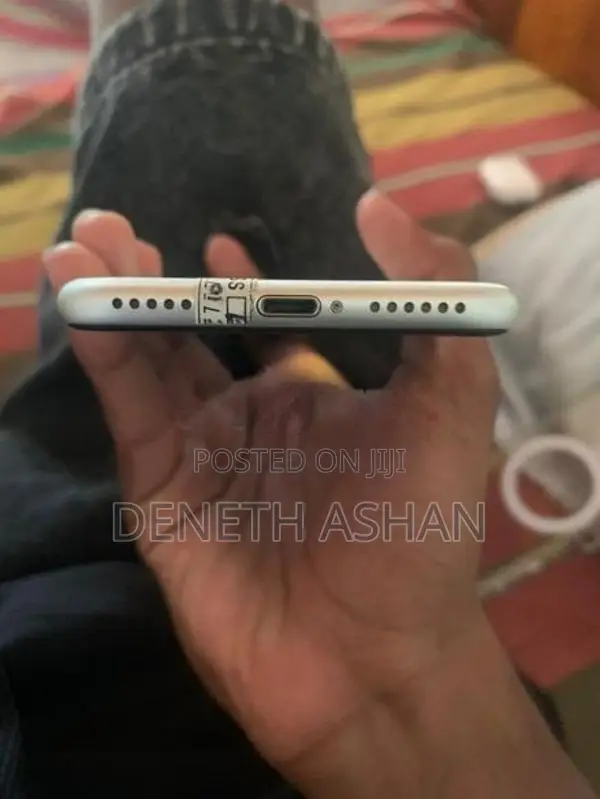 Apple iPhone SE 2 (Used)