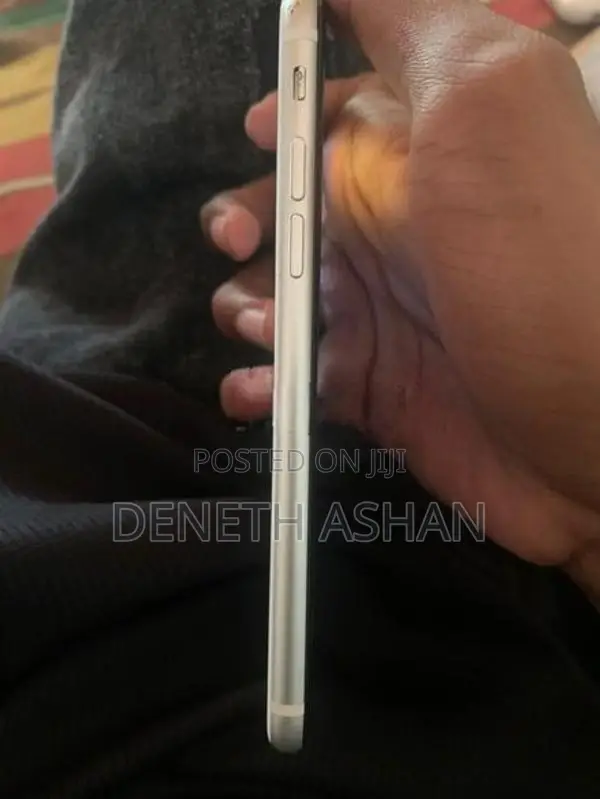 Apple iPhone SE 2 (Used)