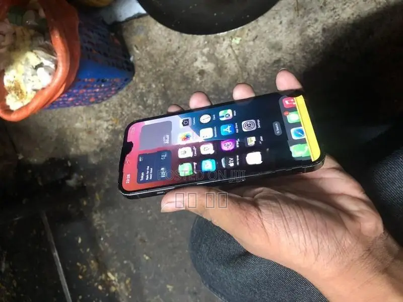 Apple iPhone 13 Pro (Used)
