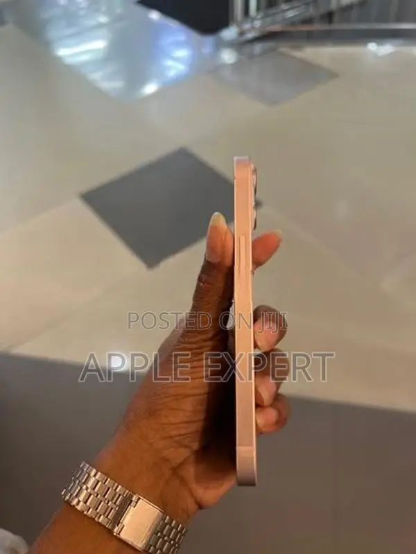 Apple iPhone 13 (Used)