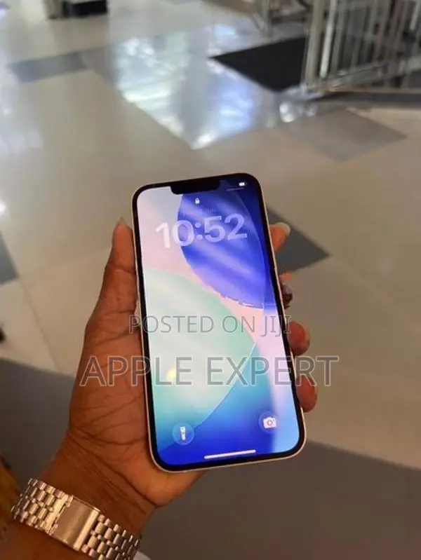 Apple iPhone 13 (Used)