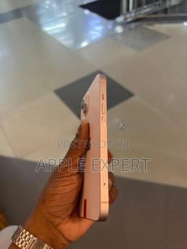 Apple iPhone 13 (Used)