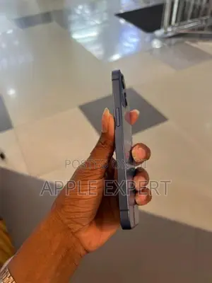 Apple iPhone 13 (Used)