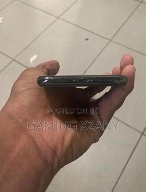 Apple iPhone X (Used)